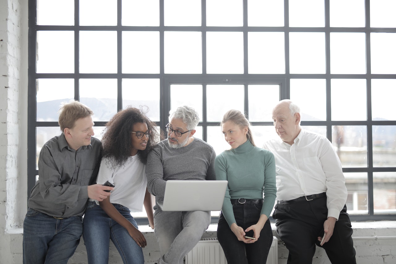 colleagues-looking-at-laptop