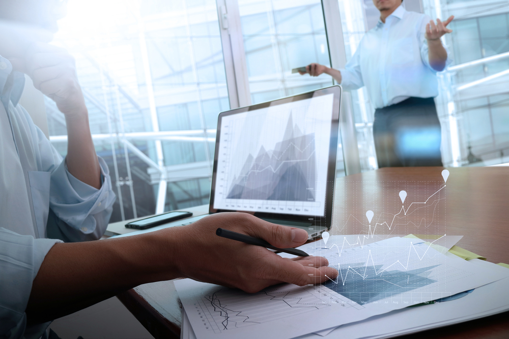 What are the benefits of modern data analytics for CFOs?